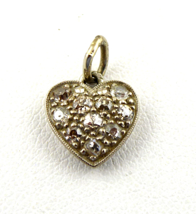 Srdíčko z bílého zlata a přírodními diamanty (1).JPG