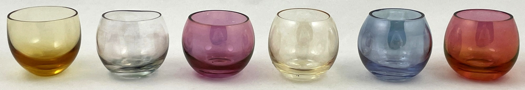 Šest menších různobarevných skleniček Culbuto (1).JPG