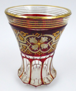 Číše s ornamenty, linkami a rubínovou lazurou (1).JPG
