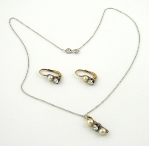 Souprava z mořskými perlami a diamanty - 0,70 ct (1).JPG