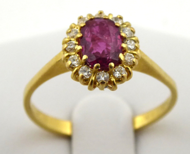 Zlatý prsten s rubínem a 12 diamanty 0,15 ct (1).JPG