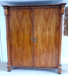Zámecká velká skříň - biedermeier (1).JPG
