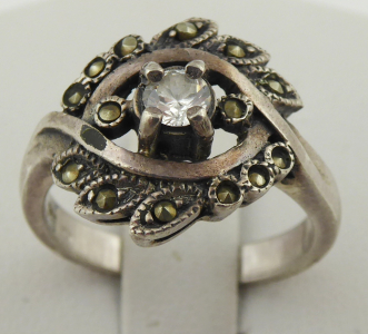 Stříbrnými prsten s markazity a zirkonem (1).JPG