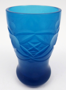 Biedermeierová čísa z modrého opálového skla (1).JPG