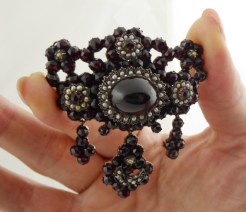 Granátová brož s velkým almandinem a perličkami - Biedermeier (3).JPG