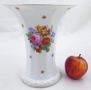 57117_velka-porcelanova-vaza-s-kvetinami-rosenthal_1.jpg
