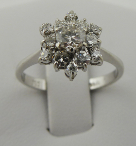 Prsten z 18K zlata s 13 přírodními diamanty (1).JPG
